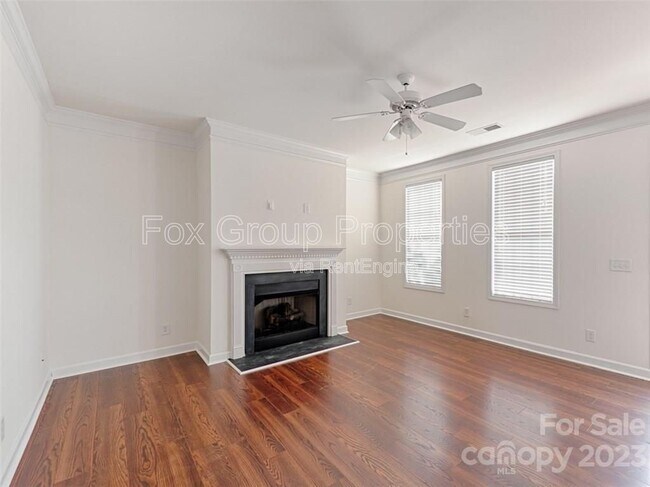 Foto del edificio - 242 Welton Way