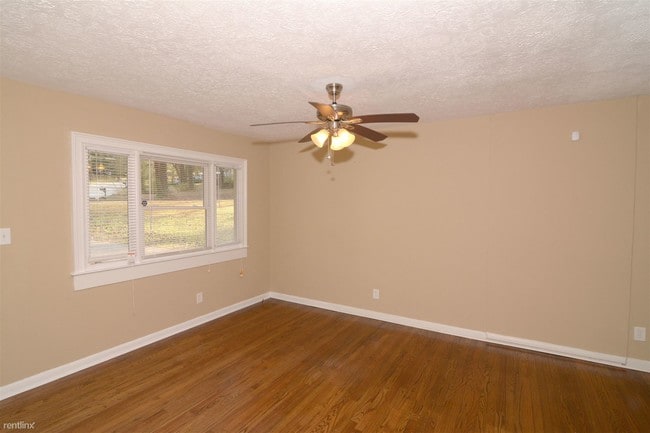 Building Photo - 3 br, 1.5 bath House - 2459 Rockcliff Road