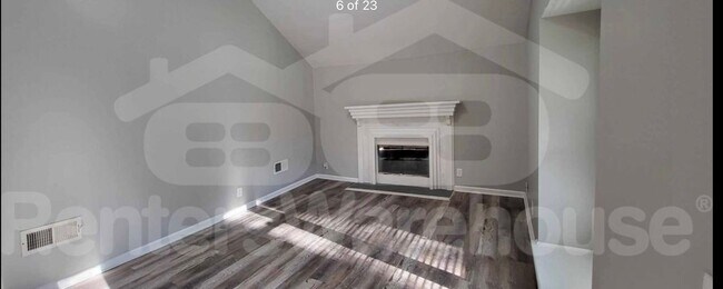Foto del edificio - 8143 Ditzler Ave