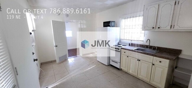 Building Photo - 119 NE  --Unit 4