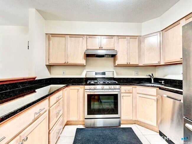 Building Photo - 122 Cottonwood Rd