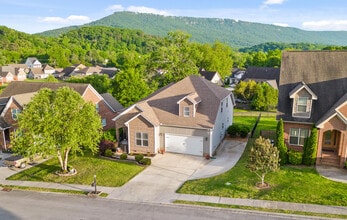 Building Photo - 3641 Willow Lake Cir