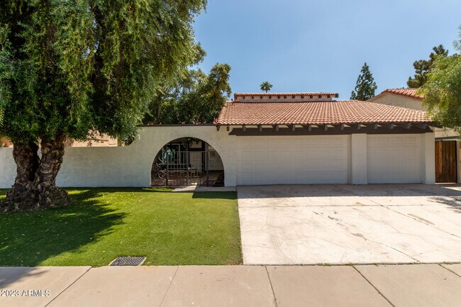 Building Photo - 1337 E Northshore Dr