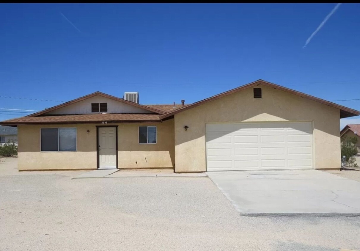 Foto principal - Two Bedroom Home 29 Palms!