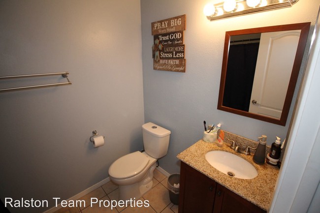 Building Photo - 2 br, 2.5 bath House - 1549 Apache Dr. #B