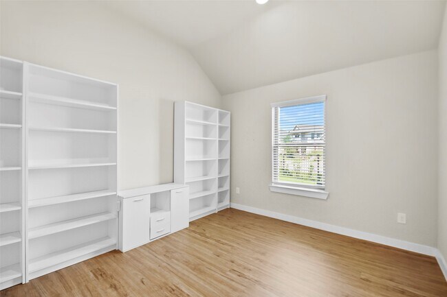 Foto del edificio - 18811 Cottonwood Bayou Ct