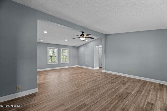 Building Photo - 216 E Camp Kiro Rd