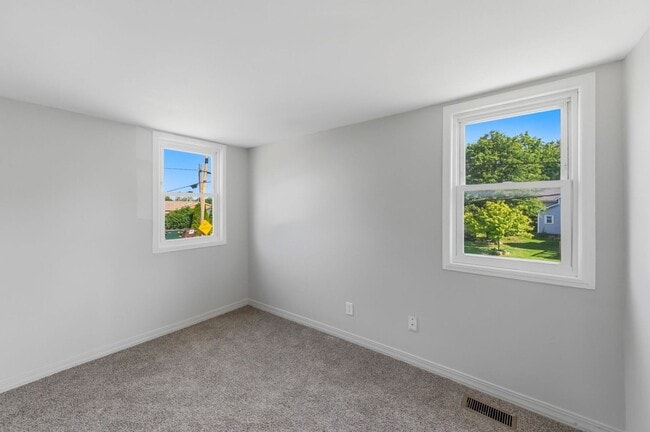 Building Photo - 6 Wade St