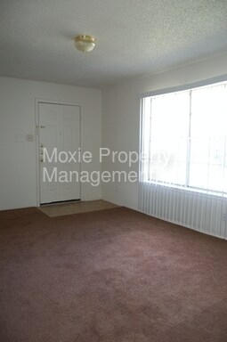 Building Photo - 8015 Cambridge Cir