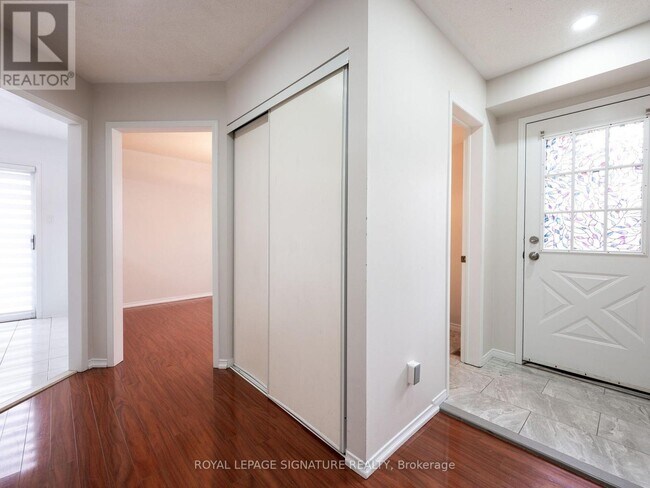 Building Photo - 102 Brisbane Ct