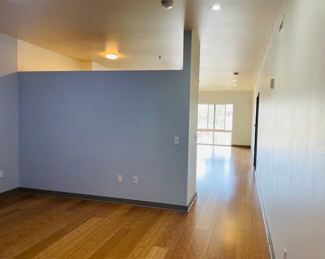 Salón Azul - 3970 N Interstate Ave