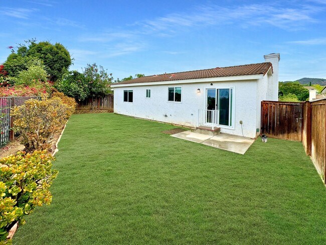 Building Photo - Beautiful 2B/2BA House in Vista!
