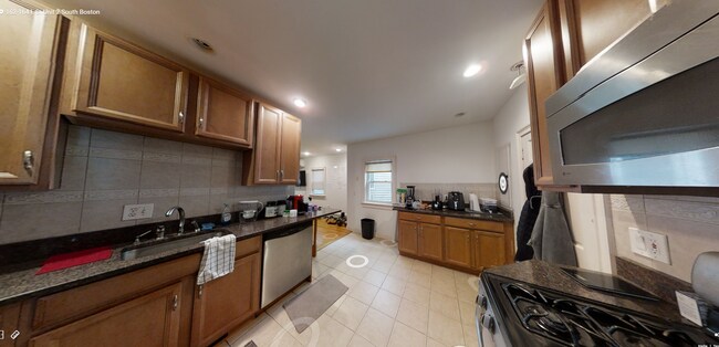 Building Photo - 164 L St