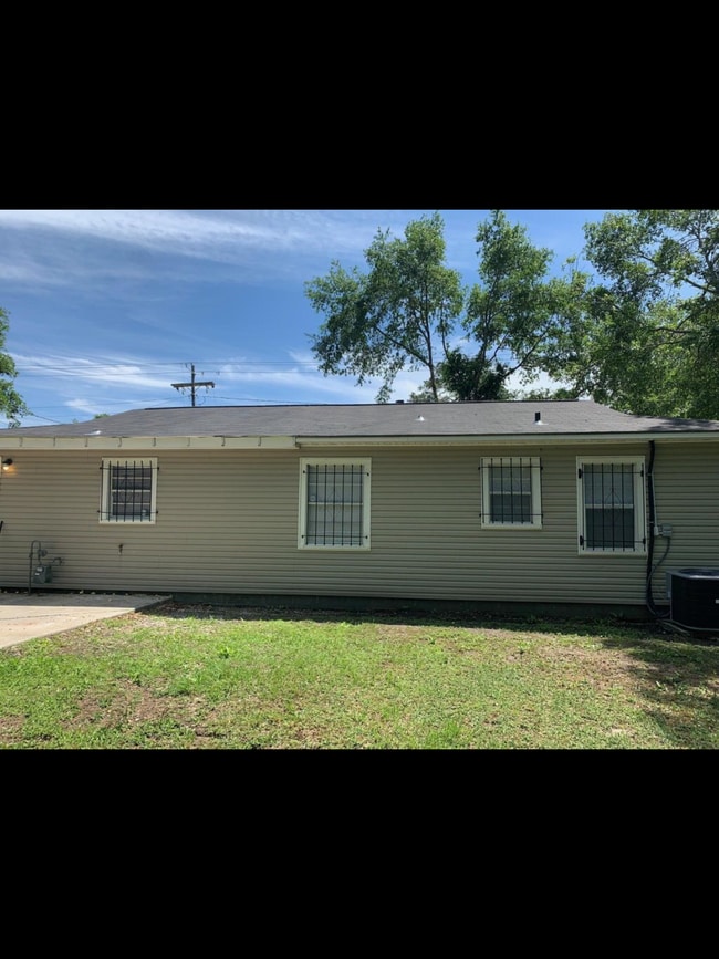 Building Photo - 2602 Farnell Dr