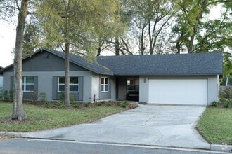 Building Photo - 8821 SW 13th Rd
