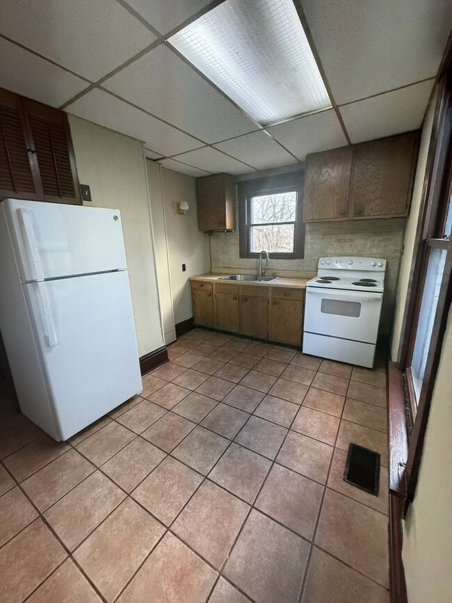 Building Photo - 414 Thurman St