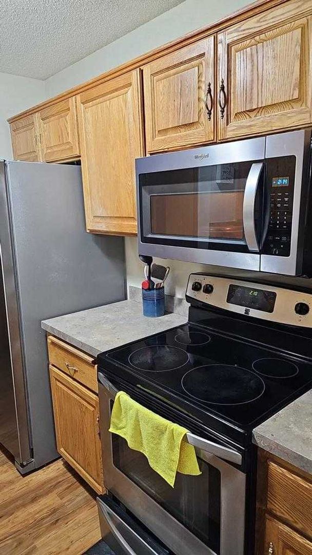 Foto del edificio - rare champlin 3 bed townhouse!