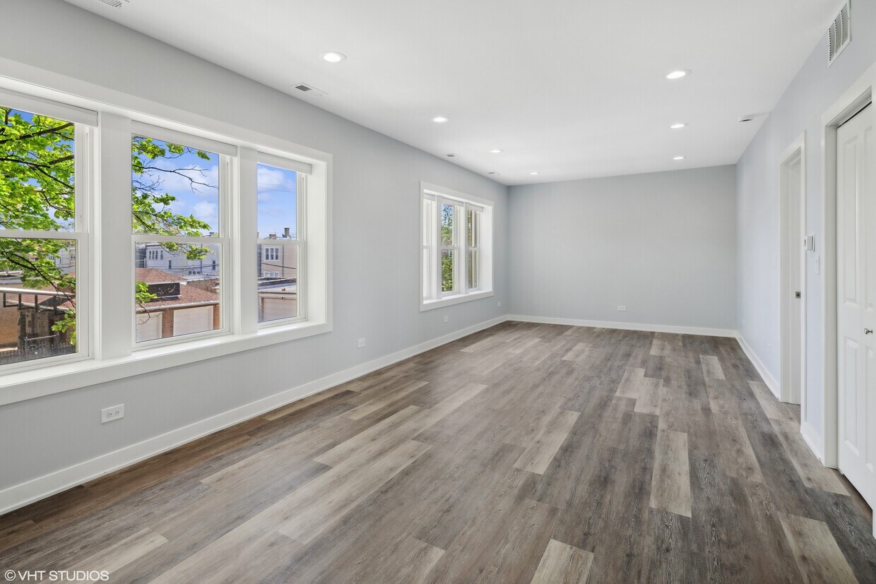 Primary Photo - 2556 N Kilbourn Ave