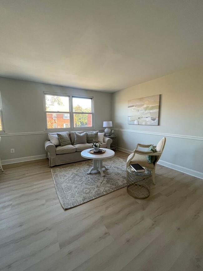 Foto del edificio - Gorgeously remodeled High Pointe 1bd/1ba C...