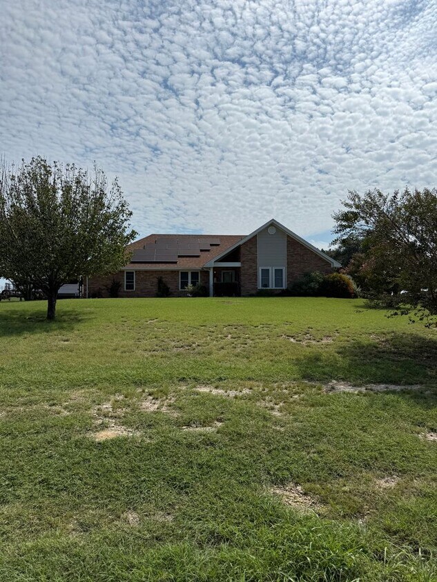 Building Photo - Beautiful 4bed/2 bath