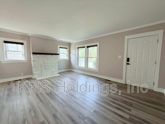 Building Photo - 512 N Maple St