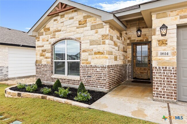 Building Photo - 1614 Flatland Trl