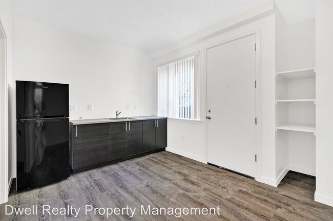 Foto del edificio - 4493 NE Rodney Ave