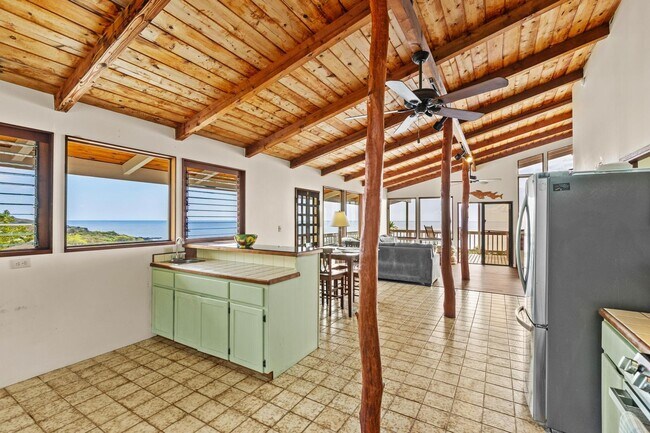 Foto del edificio - Captain Cook Home – 3 Bed, 2 Bath + Bonus Room! Fully Furnished with Solar Power