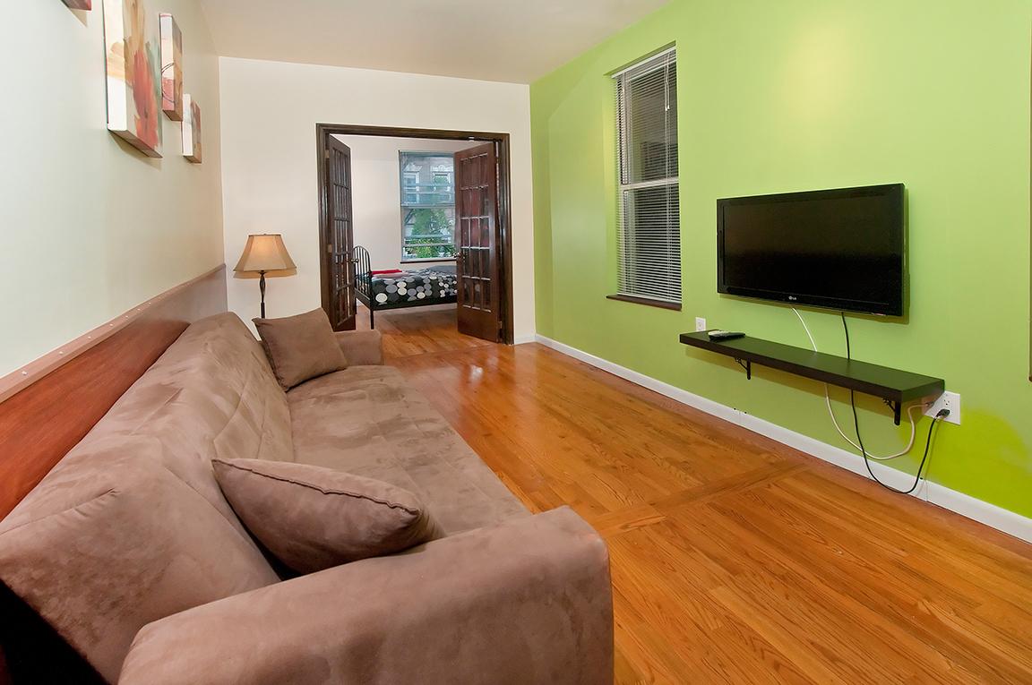Foto principal - 405 E 6th St
