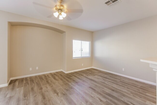 Foto del edificio - 3512 Hazelnut Pine Pl