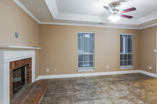 Building Photo - 144 Carriage Dr