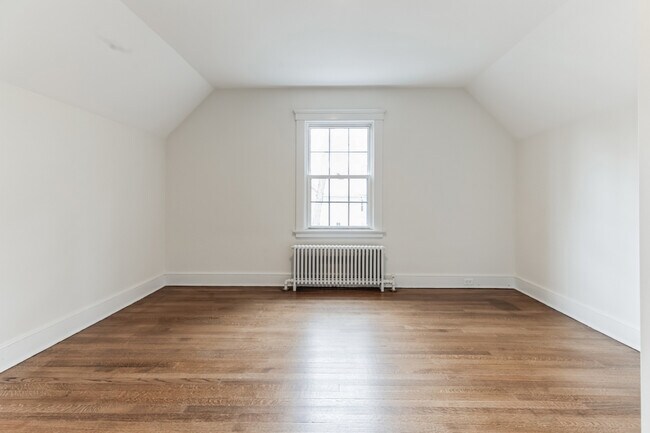 Foto del edificio - 60 Maple Ave