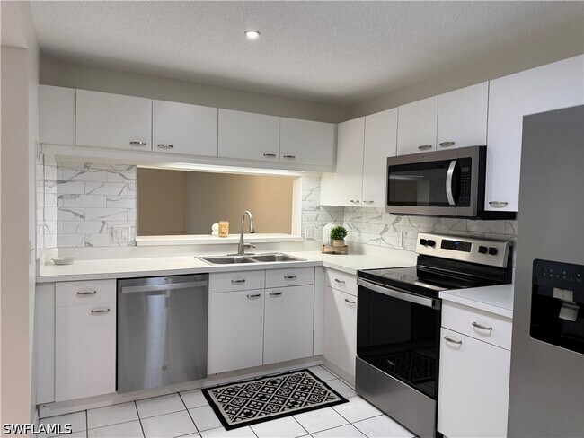 Foto del edificio - 7750 Jewel Ln