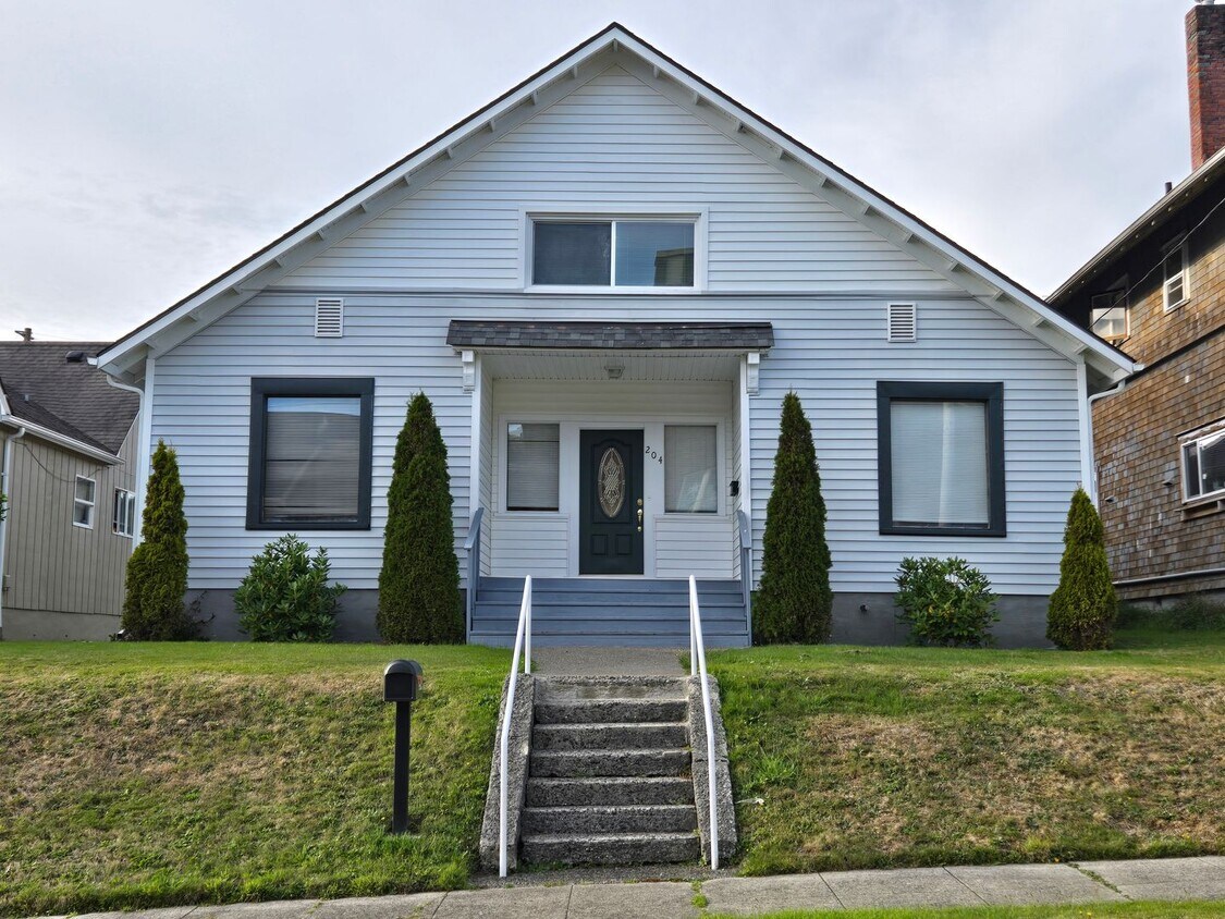 204 W 4th St, Aberdeen, WA 98520 House Rental in Aberdeen, WA