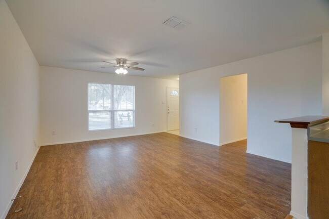 Building Photo - 7100 Barnsdale Way