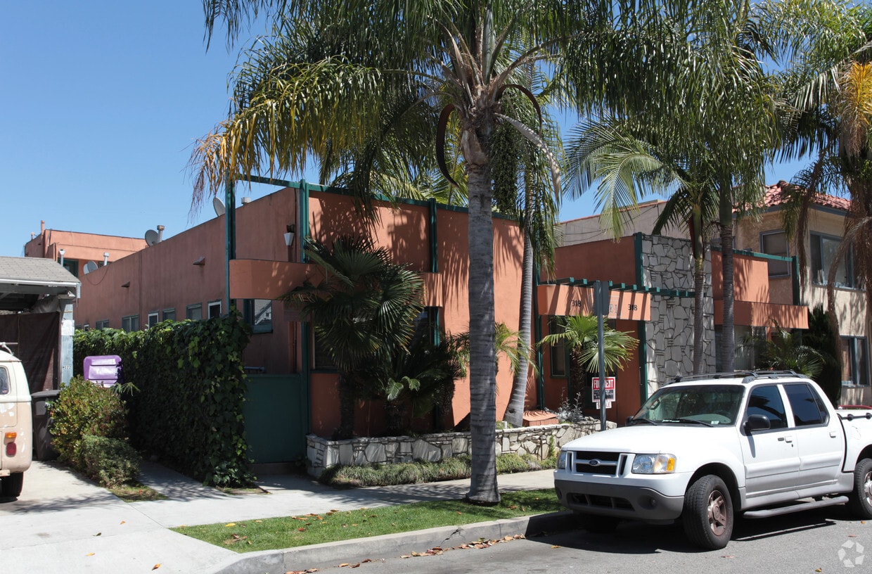 Building Photo - 318 Temple Ave