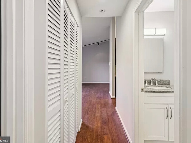 Building Photo - 6701 White Water Ct