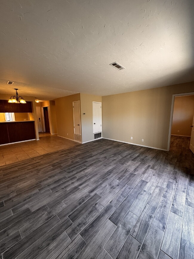 Building Photo - 1820 S 13th Pl