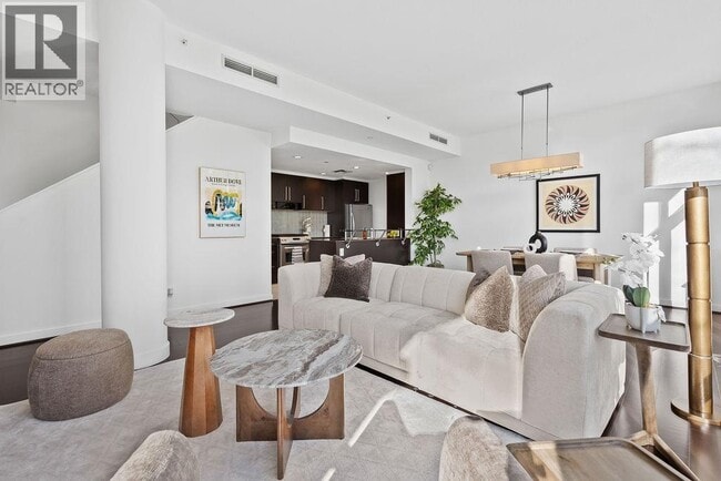 Building Photo - 638 Beach Ave