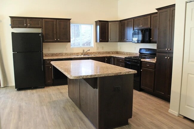 kitchen - 3301 S Litzler Dr