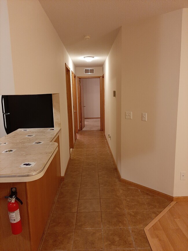 Corredor - 9666 Sawgrass Ct