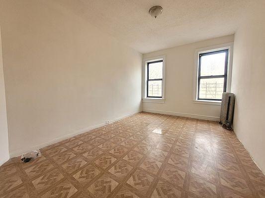 Foto del edificio - 3 bedroom in BRONX NY 10457