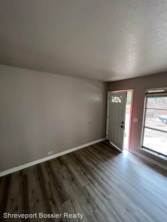 Building Photo - 3 br, 1 bath House - 1132 N. Southland Par...