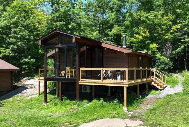 Photo du bâtiment - 2689 Muskoka District Road 118 West