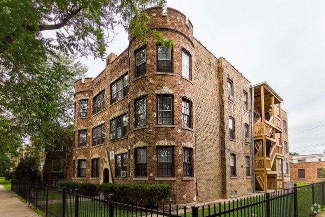 6711 N Maplewood Avenue - Wolcott Apartments
