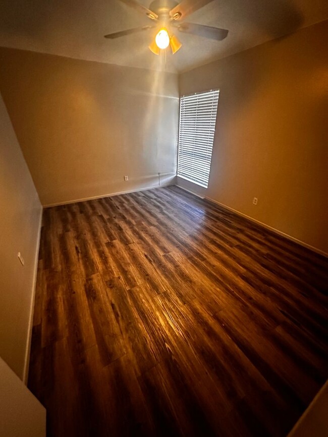 Foto del edificio - 3 bed 2 Bath Apartment for Rent