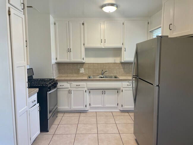 Building Photo - 3 bed/1 bath Mesa Beach Home!