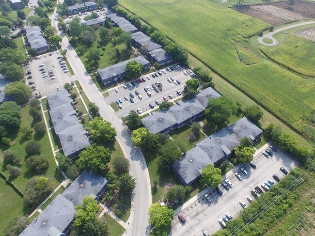 Foto del edificio - Villas by the Lake Apartments