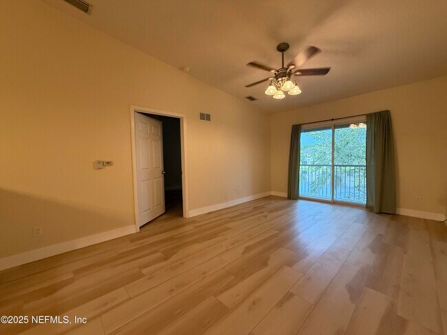 Foto del edificio - 2564 Golden Lake Loop