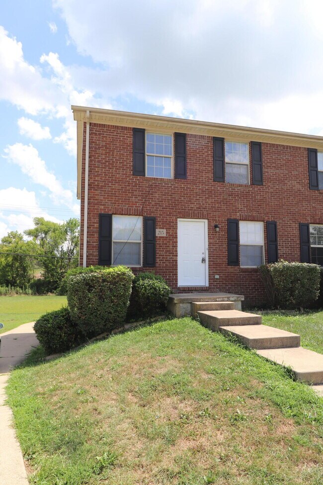 Foto del edificio - 215 Elkchester Cir